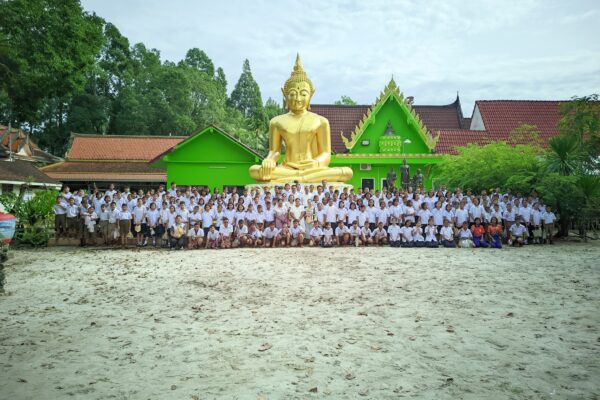 คณะผู้บริหาร คณะครูและนักเรียนสายชั้น ป.5 ร่วมกิจกรรมเนื่องในวันอาสาฬหบูชาและวันเข้าพรรษา ณ วัดหมื่นระงับรังสรรค์